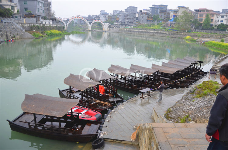湖南省吉首市乾元古城5米造型乌篷船